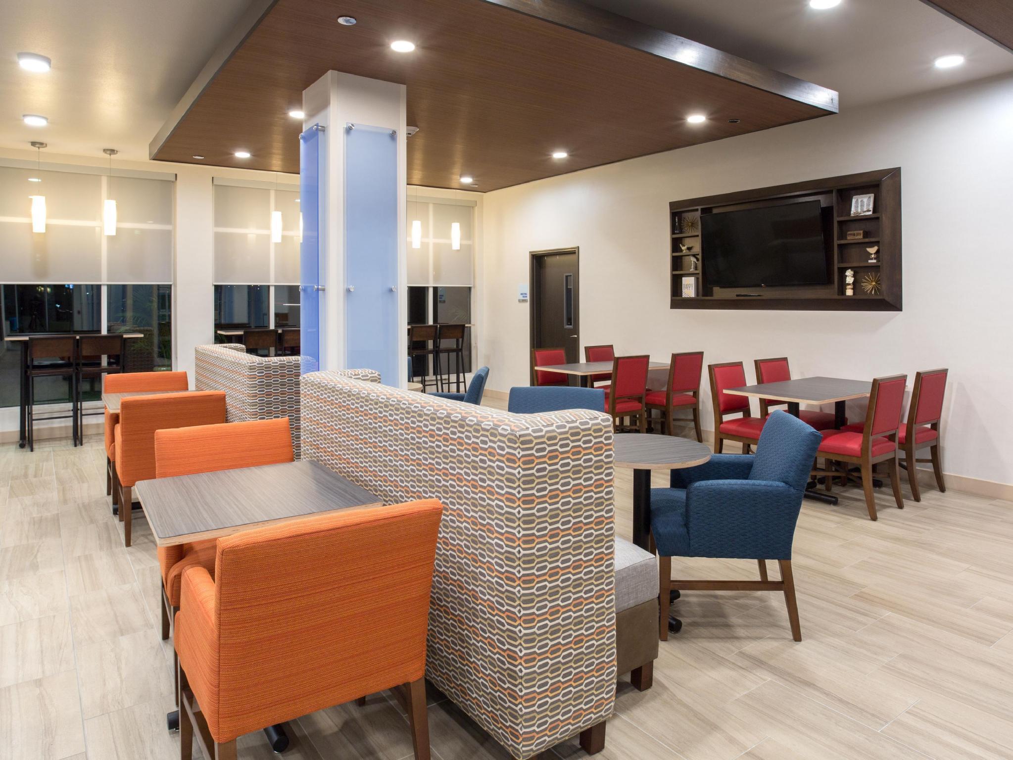 Holiday Inn Express & Suites Lincoln I - 80 By Ihg Ngoại thất bức ảnh
