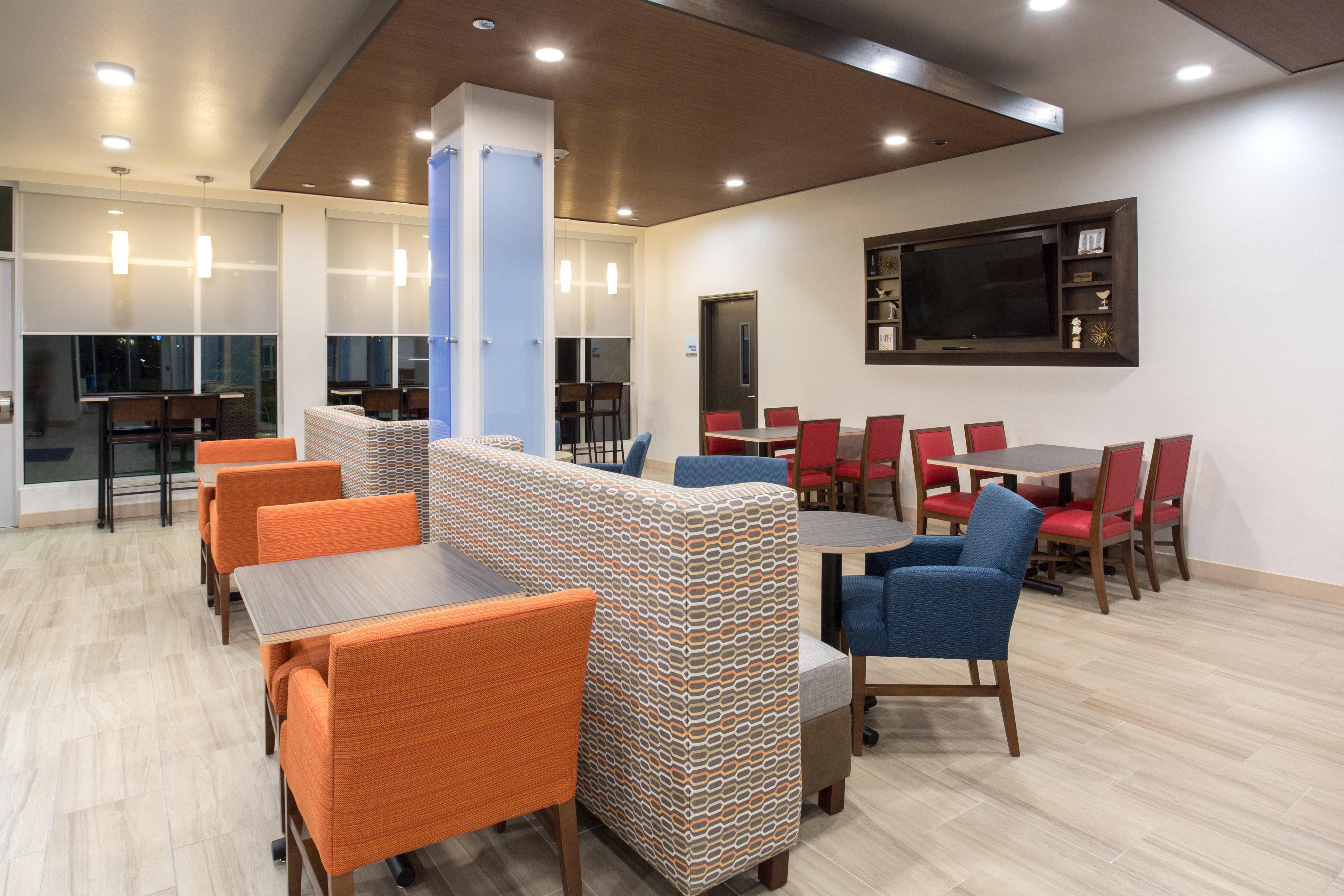 Holiday Inn Express & Suites Lincoln I - 80 By Ihg Ngoại thất bức ảnh